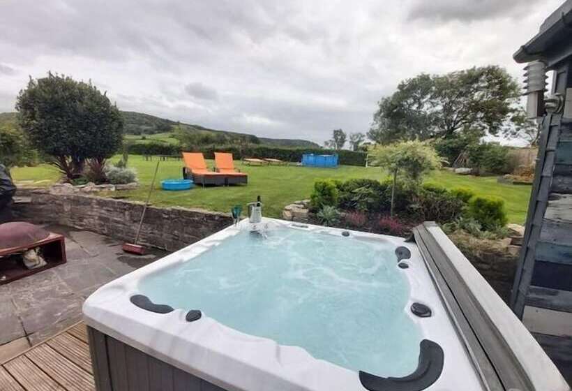Bluebell House 5 Star Luxury 4 Bdrms And Hot Tub