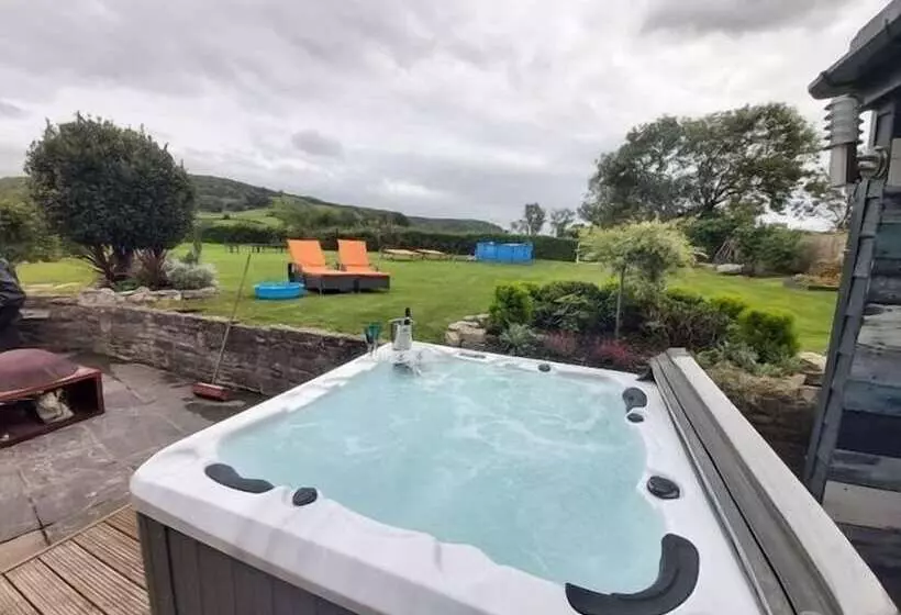 Bluebell House 5 Star Luxury 4 Bdrms And Hot Tub