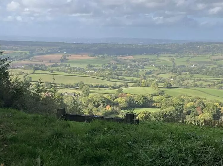 Charming Gnome Cottage, In Devon Near Sidmouth