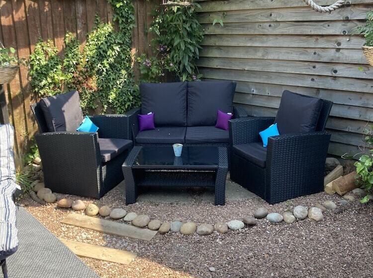 Charming Gnome Cottage, In Devon Near Sidmouth