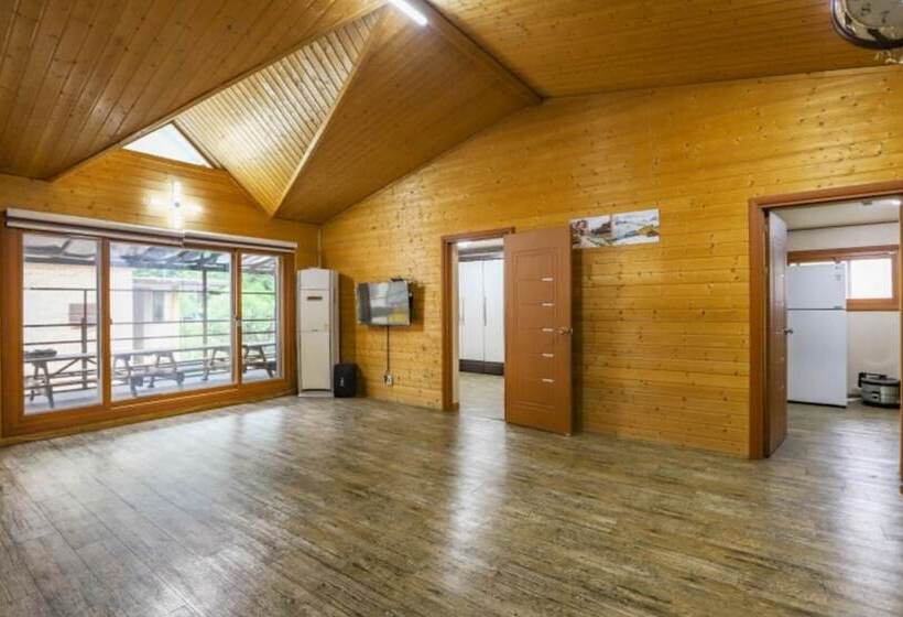 Cheongpyeonggyegok Bangju Pension