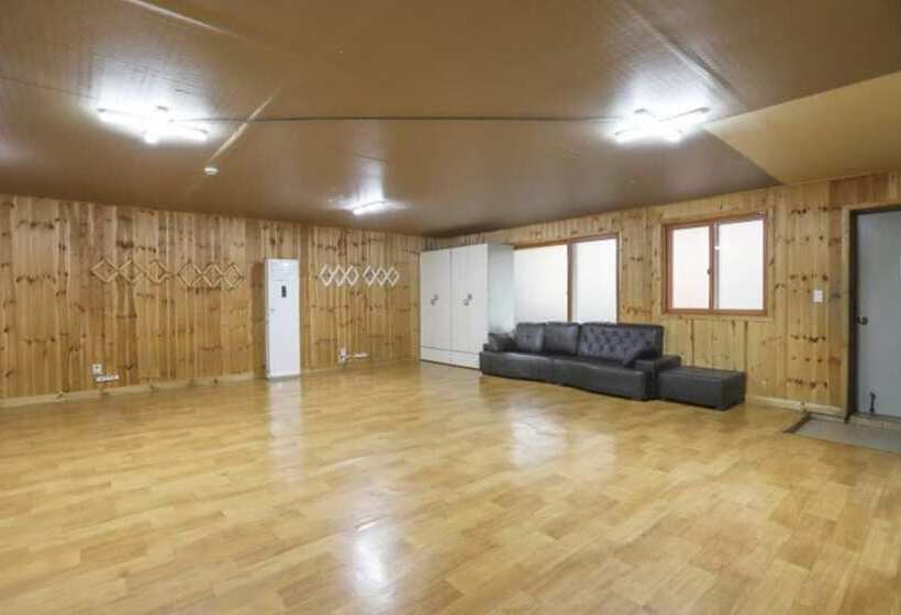 Cheongpyeonggyegok Bangju Pension