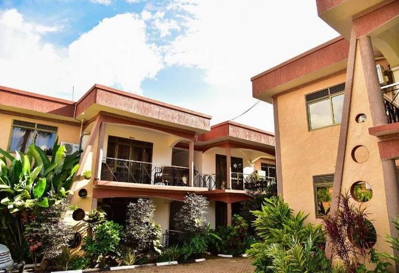 Four Vins Hotel & Apartments