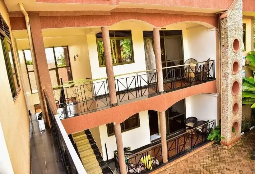 Four Vins Hotel & Apartments