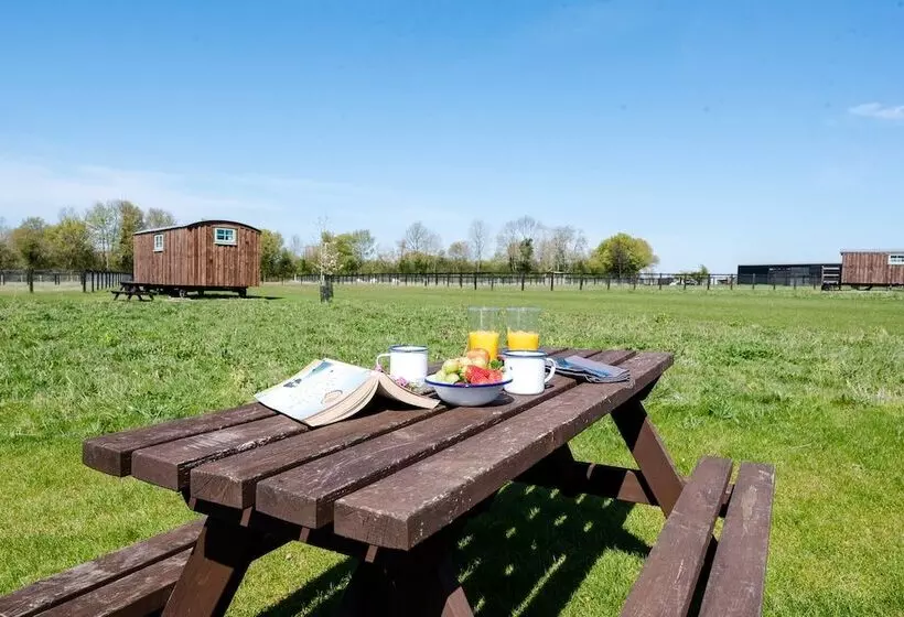 Honeysuckle Farm Hut 1   Suffolk Farm Holidays