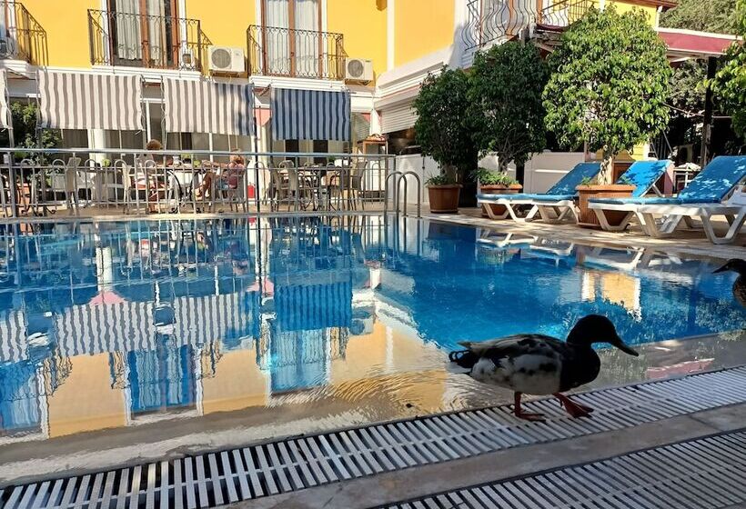 هتل Barlas Fethiye