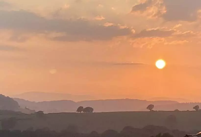 Hotelli Original Roadsmans Wagon, With Breathtaking Views