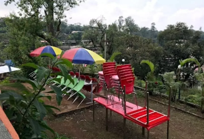 ホテル Surabhi Hill View
