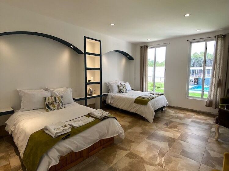 Отель Tonall Inn