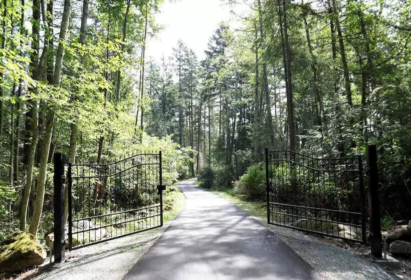 Hotelli Woodstone Manor Inc