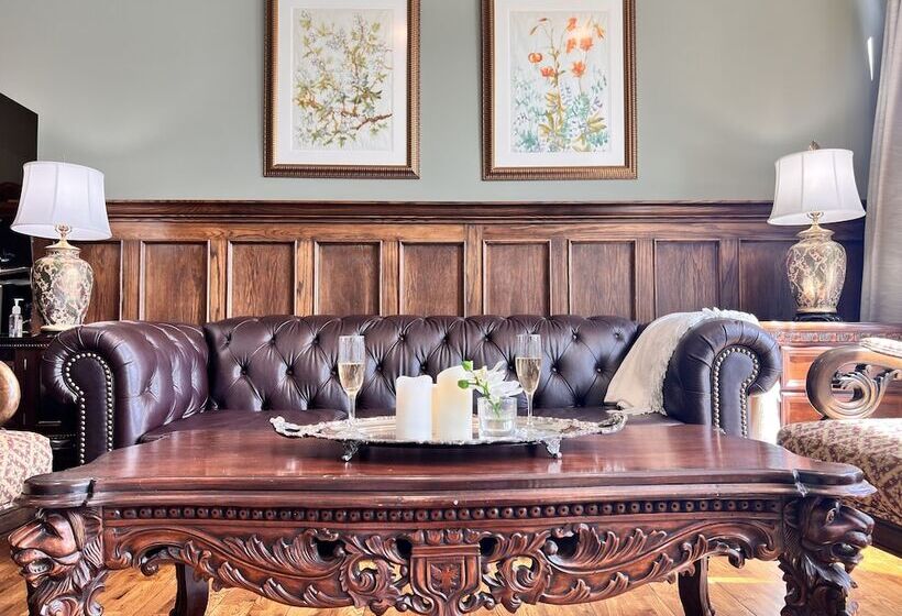 בית מלון כפרי Woodstone Manor Inc