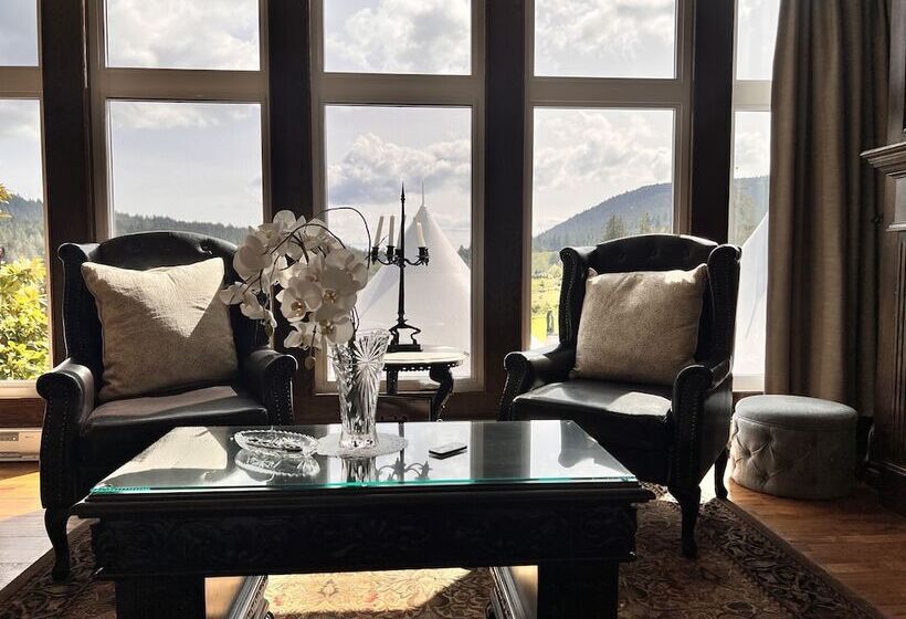 בית מלון כפרי Woodstone Manor Inc