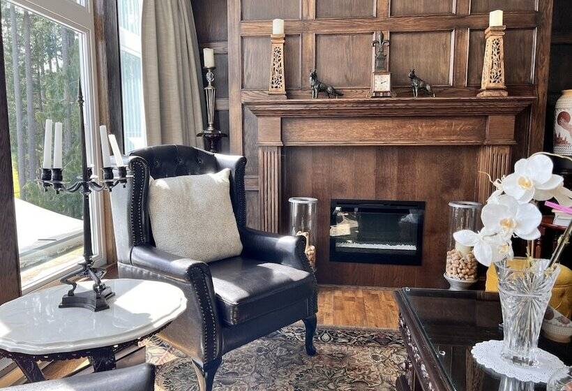 בית מלון כפרי Woodstone Manor Inc