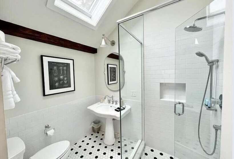 James Pharmacy Bed And Breakfast