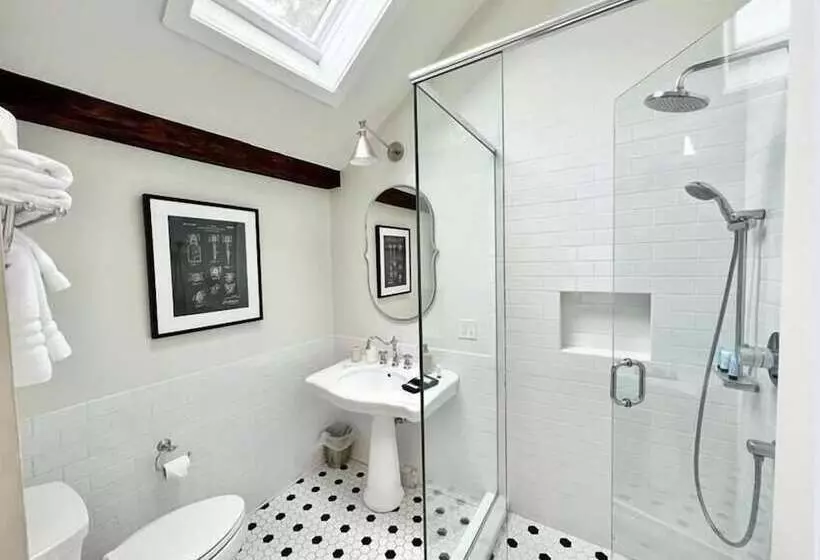 James Pharmacy Bed And Breakfast