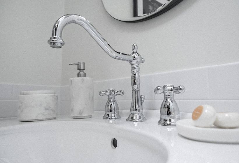 James Pharmacy Bed And Breakfast