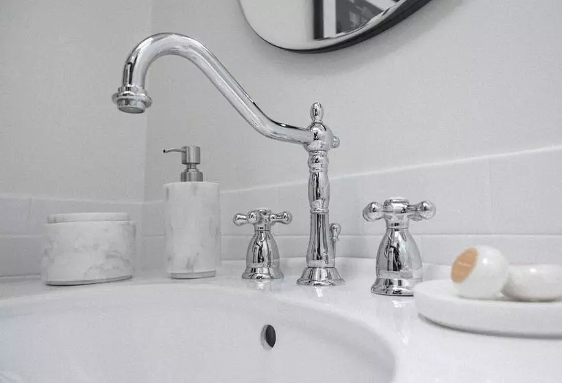 James Pharmacy Bed And Breakfast