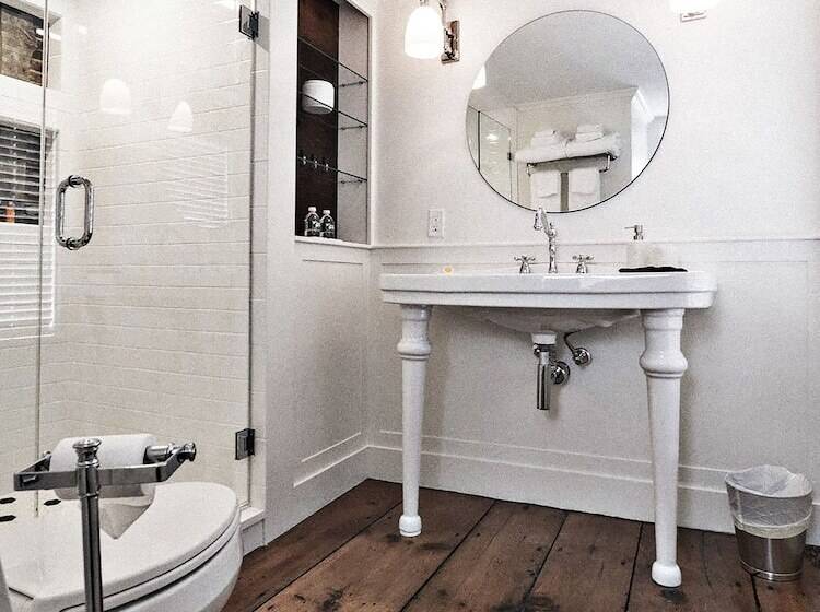 James Pharmacy Bed And Breakfast