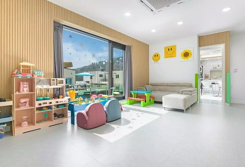 Majatalo Gapyeong Staykidspoolvilla