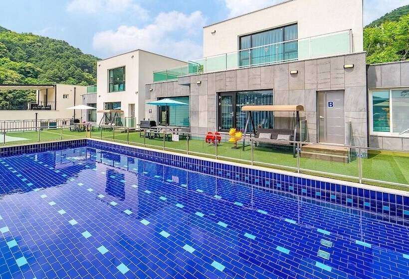 펜션 Gapyeong Staykidspoolvilla