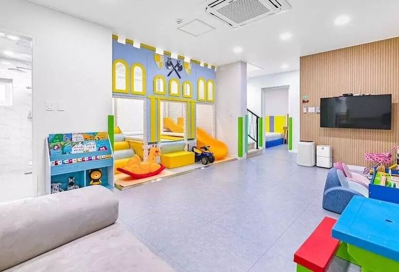 Majatalo Gapyeong Staykidspoolvilla