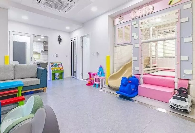 Majatalo Gapyeong Staykidspoolvilla