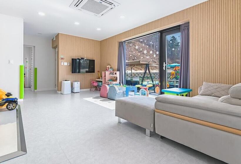 펜션 Gapyeong Staykidspoolvilla