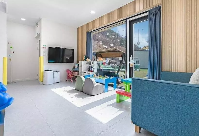 Majatalo Gapyeong Staykidspoolvilla