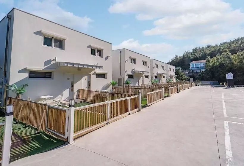 پانسیون Yeosu Nukim Poolvilla