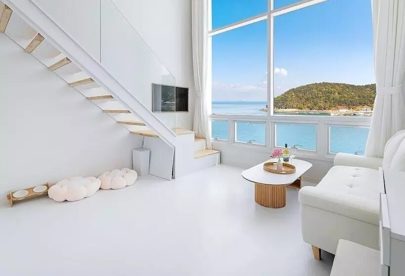 پانسیون Yeosu Nukim Poolvilla
