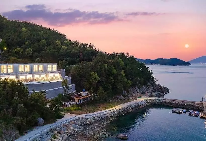 پانسیون Yeosu Nukim Poolvilla