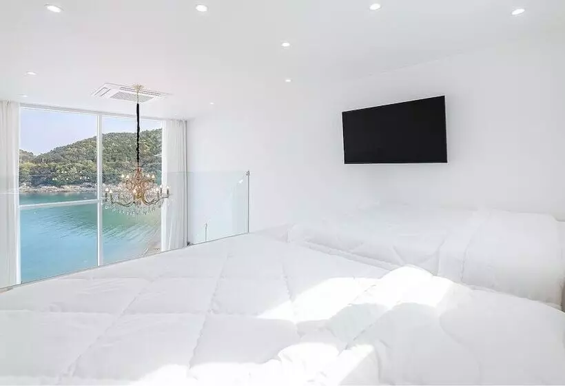 پانسیون Yeosu Nukim Poolvilla