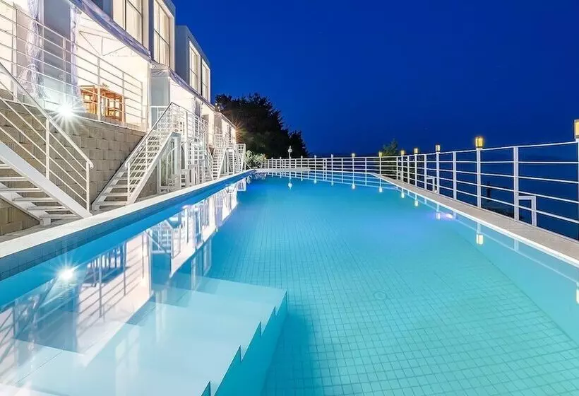 پانسیون Yeosu Nukim Poolvilla