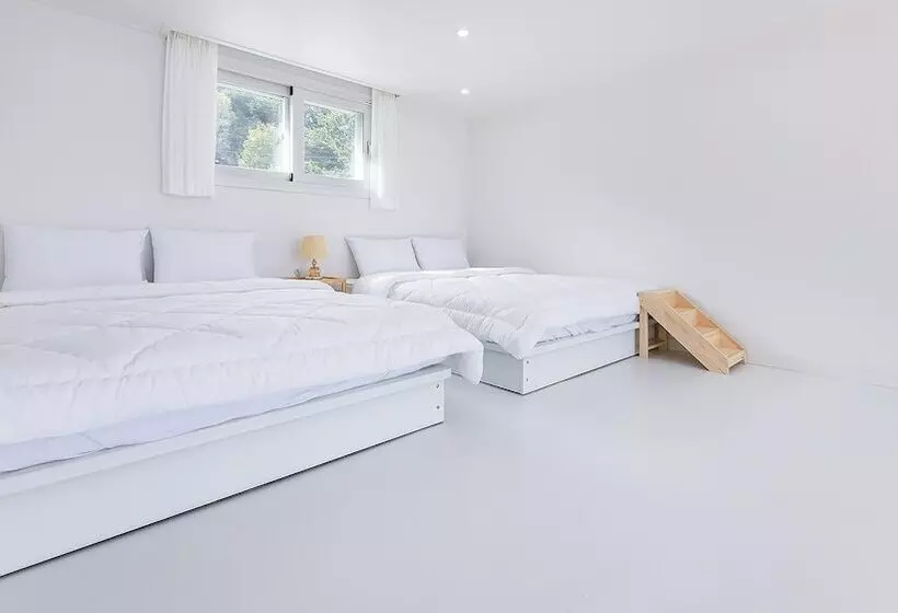 پانسیون Yeosu Nukim Poolvilla