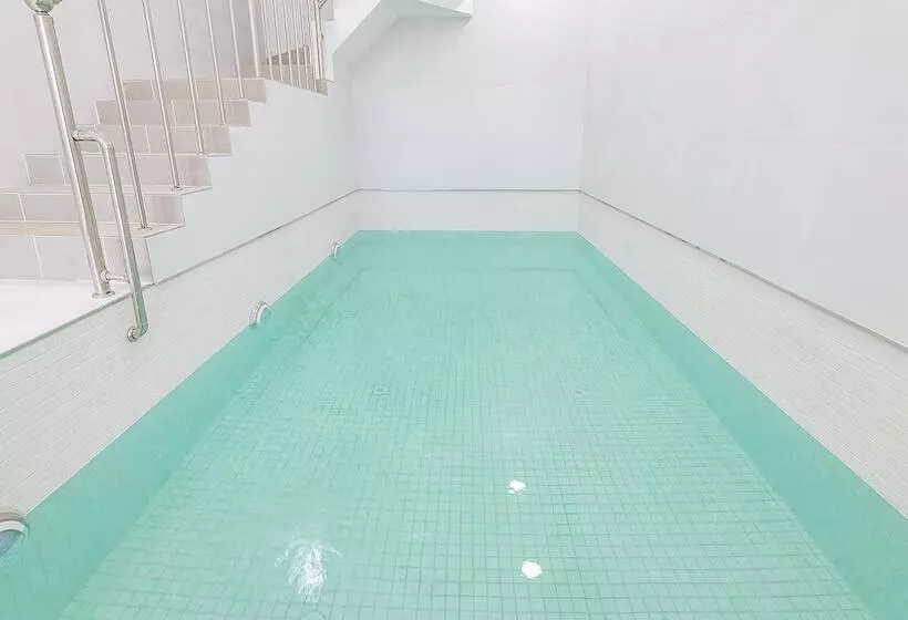 پانسیون Yeosu Nukim Poolvilla