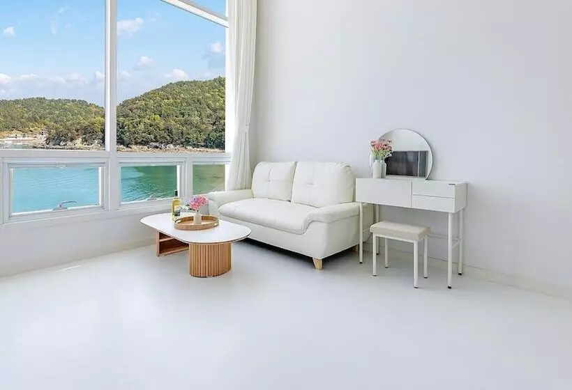 پانسیون Yeosu Nukim Poolvilla