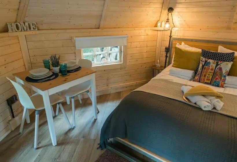 Copper Beech Cabin For Couples, Outdoor Bath