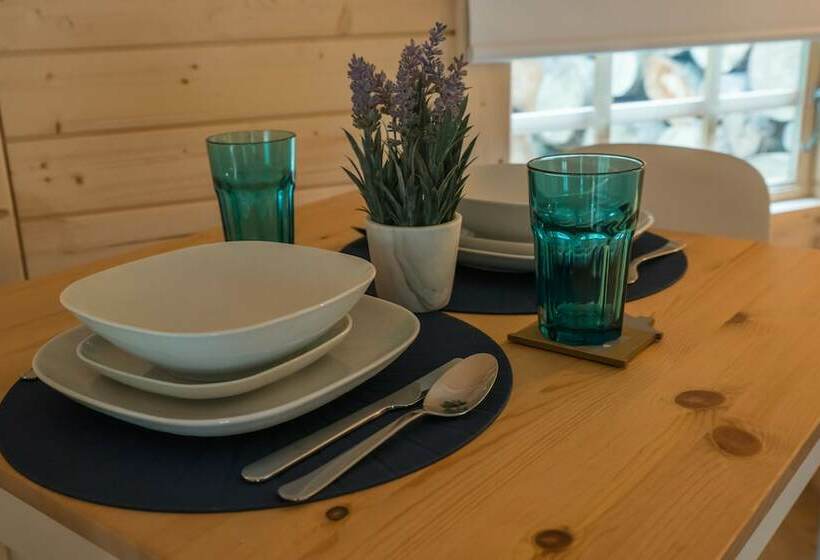 Copper Beech Cabin For Couples, Outdoor Bath