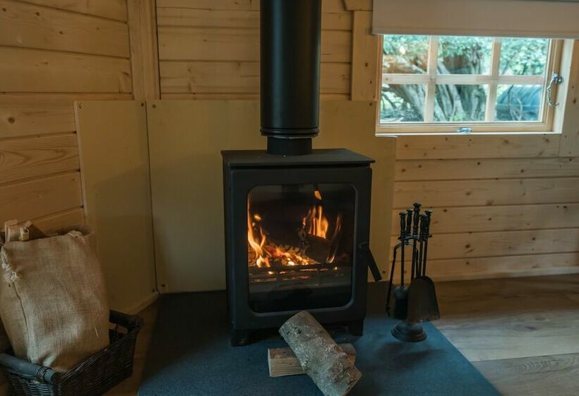 Copper Beech Cabin For Couples, Outdoor Bath