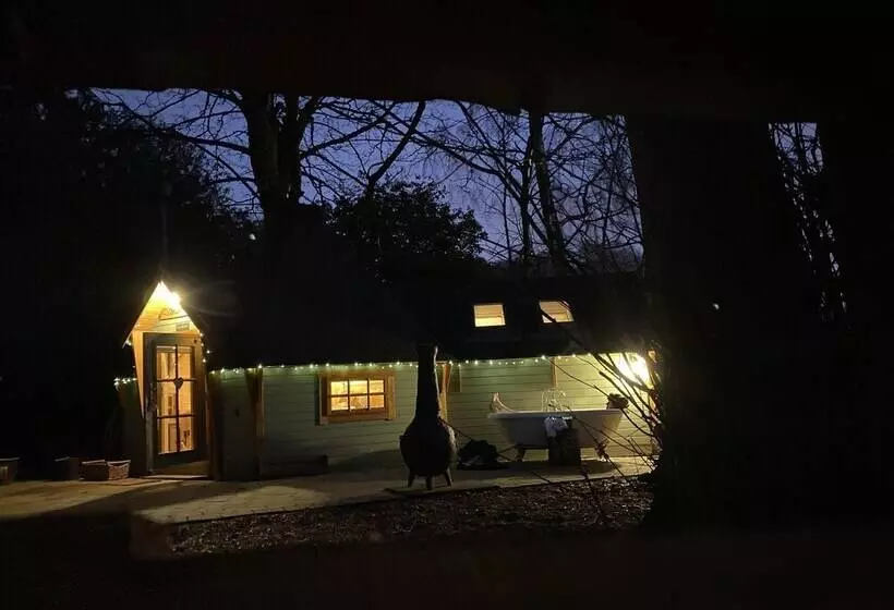 Copper Beech Cabin For Couples, Outdoor Bath