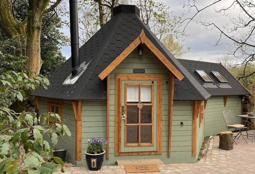 Copper Beech Cabin For Couples, Outdoor Bath