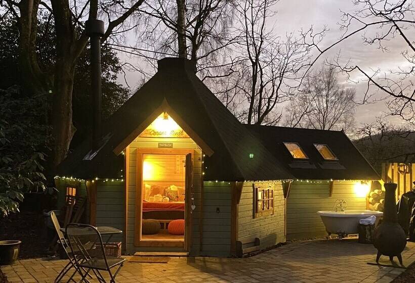 Copper Beech Cabin For Couples, Outdoor Bath