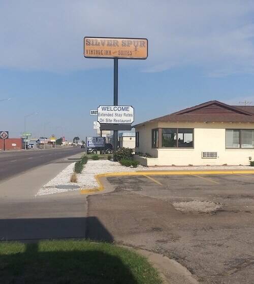 Silver Spur Vintage Inn & Suites