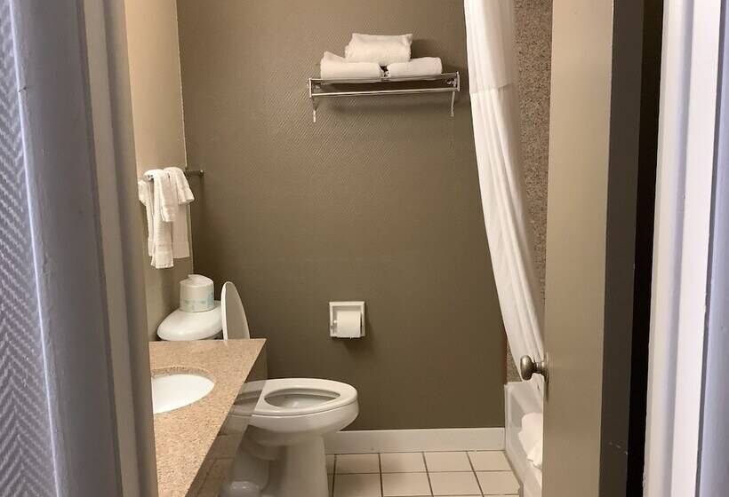 Silver Spur Vintage Inn & Suites