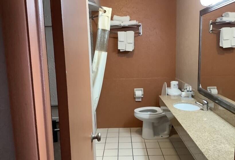 Silver Spur Vintage Inn & Suites