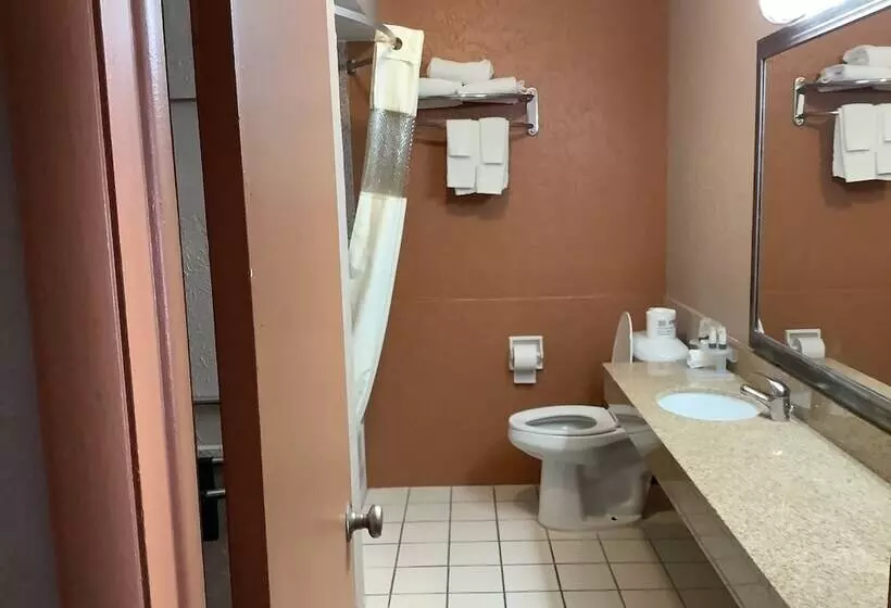 Silver Spur Vintage Inn & Suites