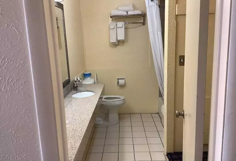 Silver Spur Vintage Inn & Suites