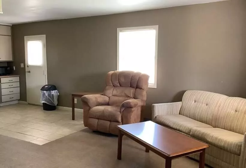 Silver Spur Vintage Inn & Suites