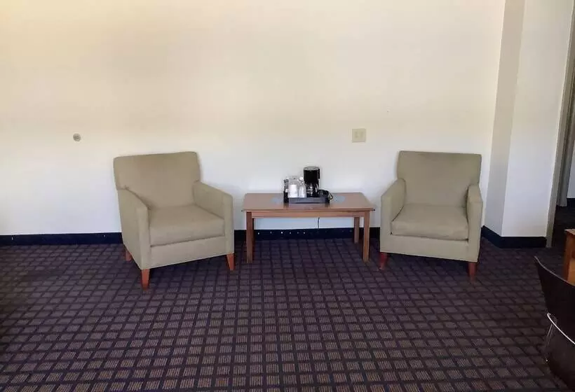 Silver Spur Vintage Inn & Suites