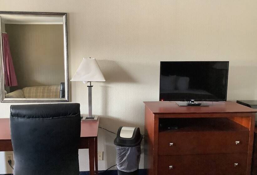 Silver Spur Vintage Inn & Suites